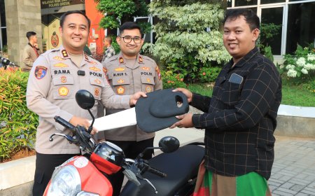 Polres Gresik Serahkan Motor Korban dengan Transparan dan Humanis