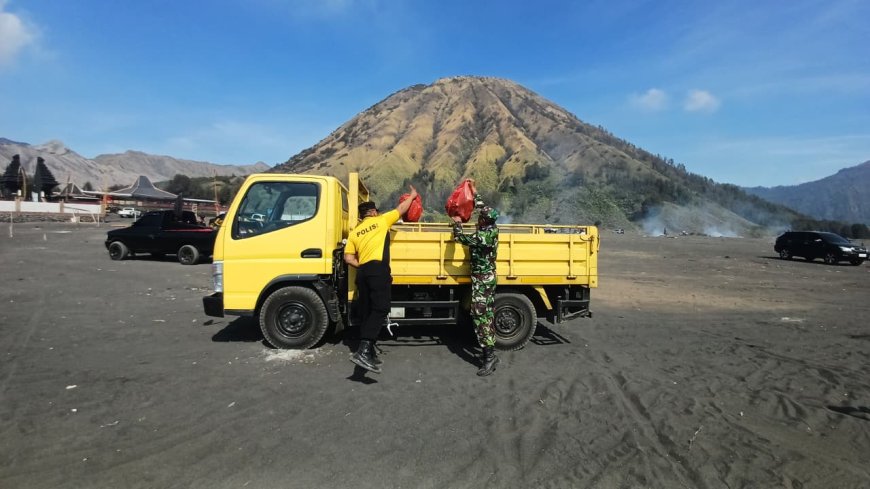 Bakti Bersih Pasca Yadnya Kasada Perkuat Kesadaran Lingkungan